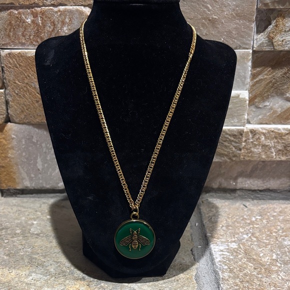 Gucci Green Bee Pendant on gold plated chain - Picture 1 of 6